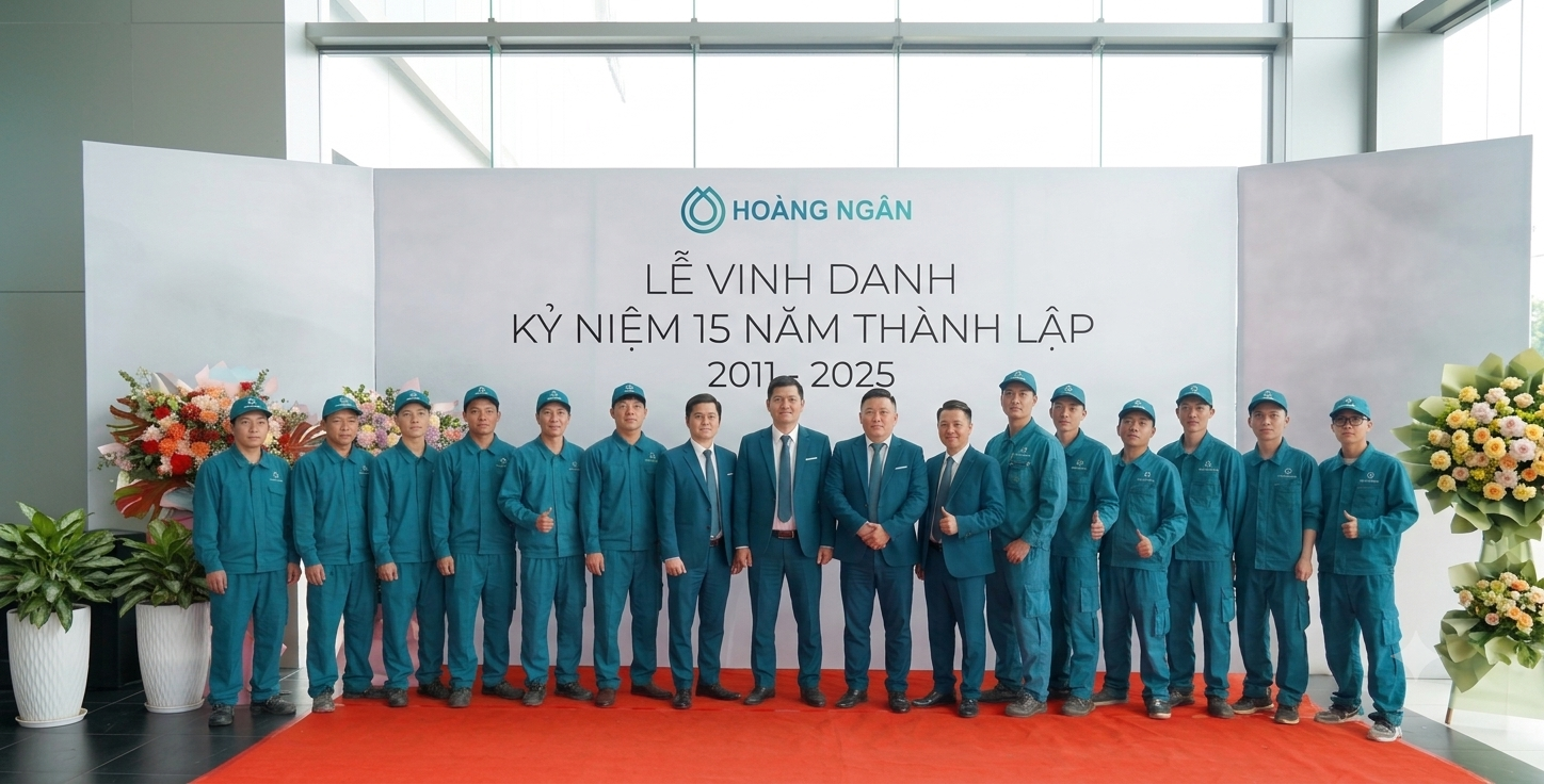 đội ngũ công ty trong lễ kỷ niệm 15 năm thành lập